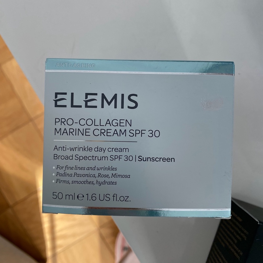 ELEMIS Pro-Collagen Marine Cream SPF 30 - Silver and White